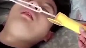 搞笑:手机控睡觉